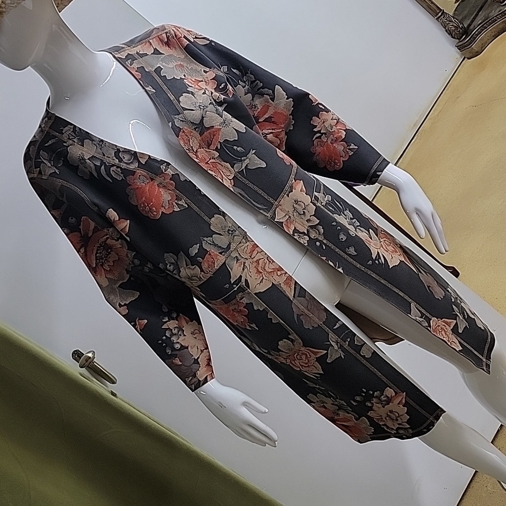 T Tahari Garden Floral Faux Leather Kimono Cardigan Topper Jacket Size Large